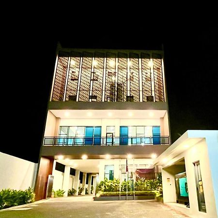 Front One Hotel Gombong Gombong  Exteriér fotografie