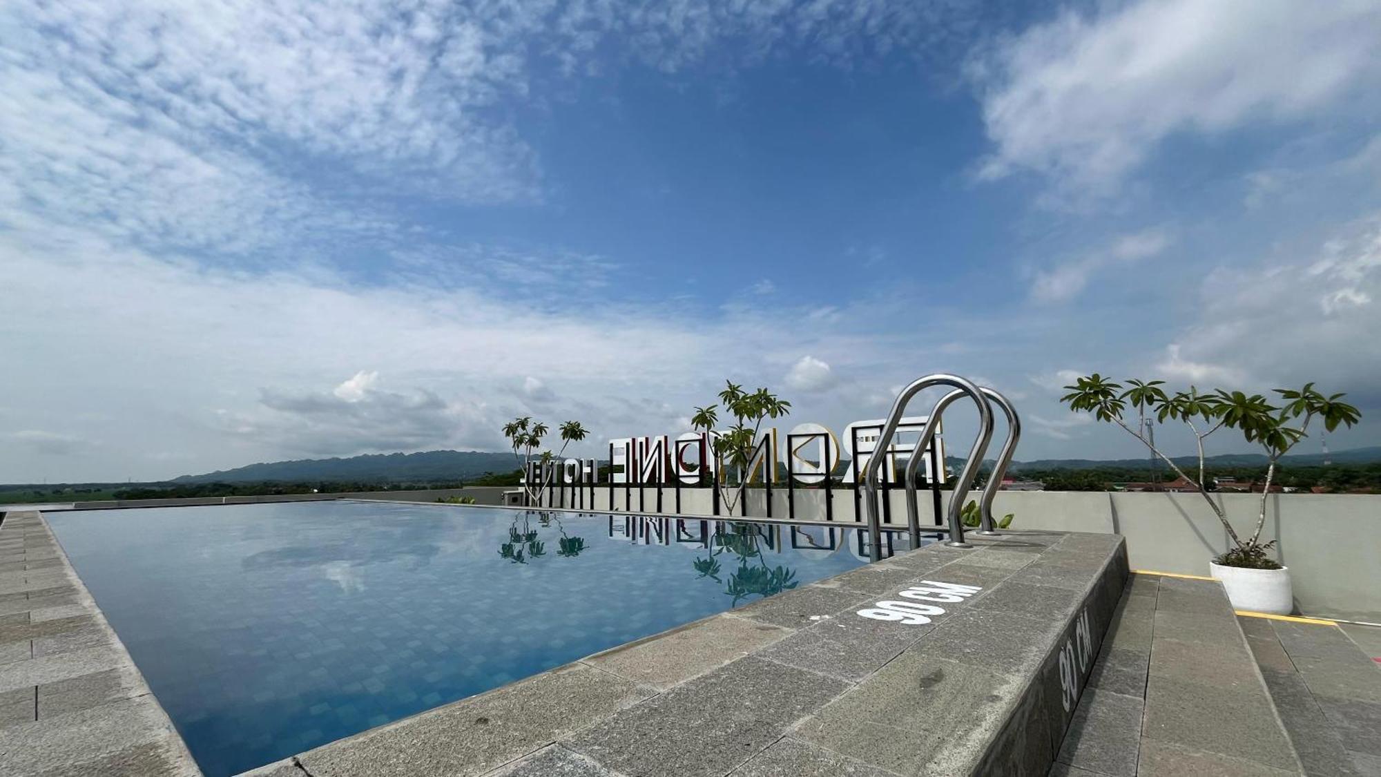 Front One Hotel Gombong Gombong  Exteriér fotografie